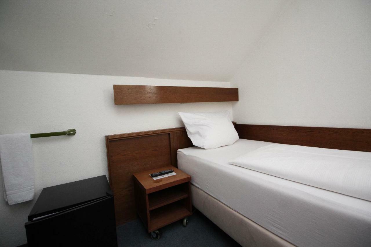 Hotel Pension Koeberl Monachium Zewnętrze zdjęcie